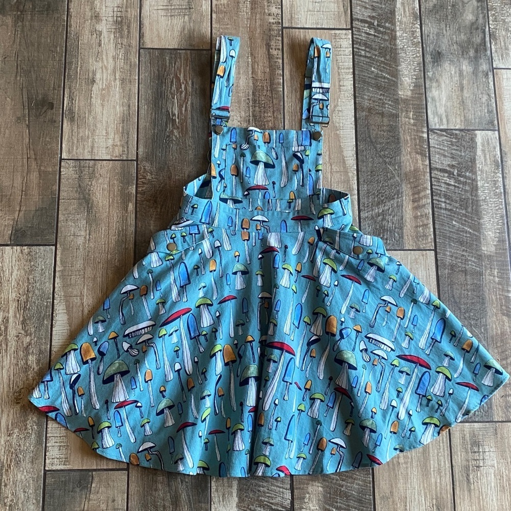 Unique Vintage Sage Green & Mushroom Print Brionne Pinafore Skirt - Picture 2 of 11